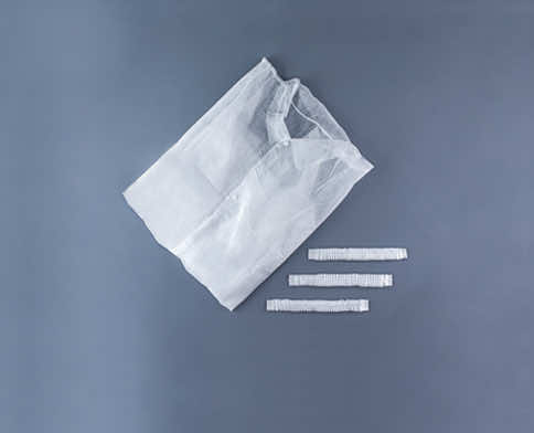 Одноразовая одежда (нарукавники, шапочки, халаты и др.)